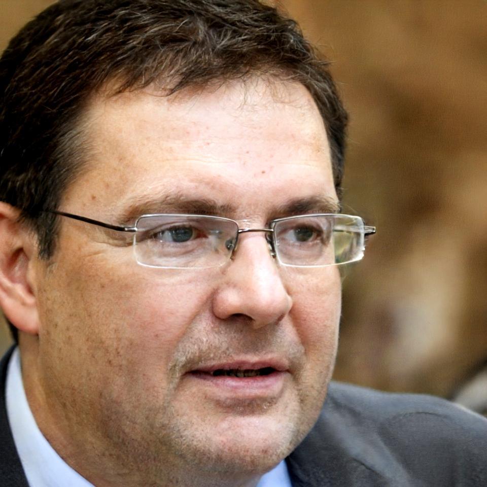 Álvaro Caballero, Especialista en Educación Financiera