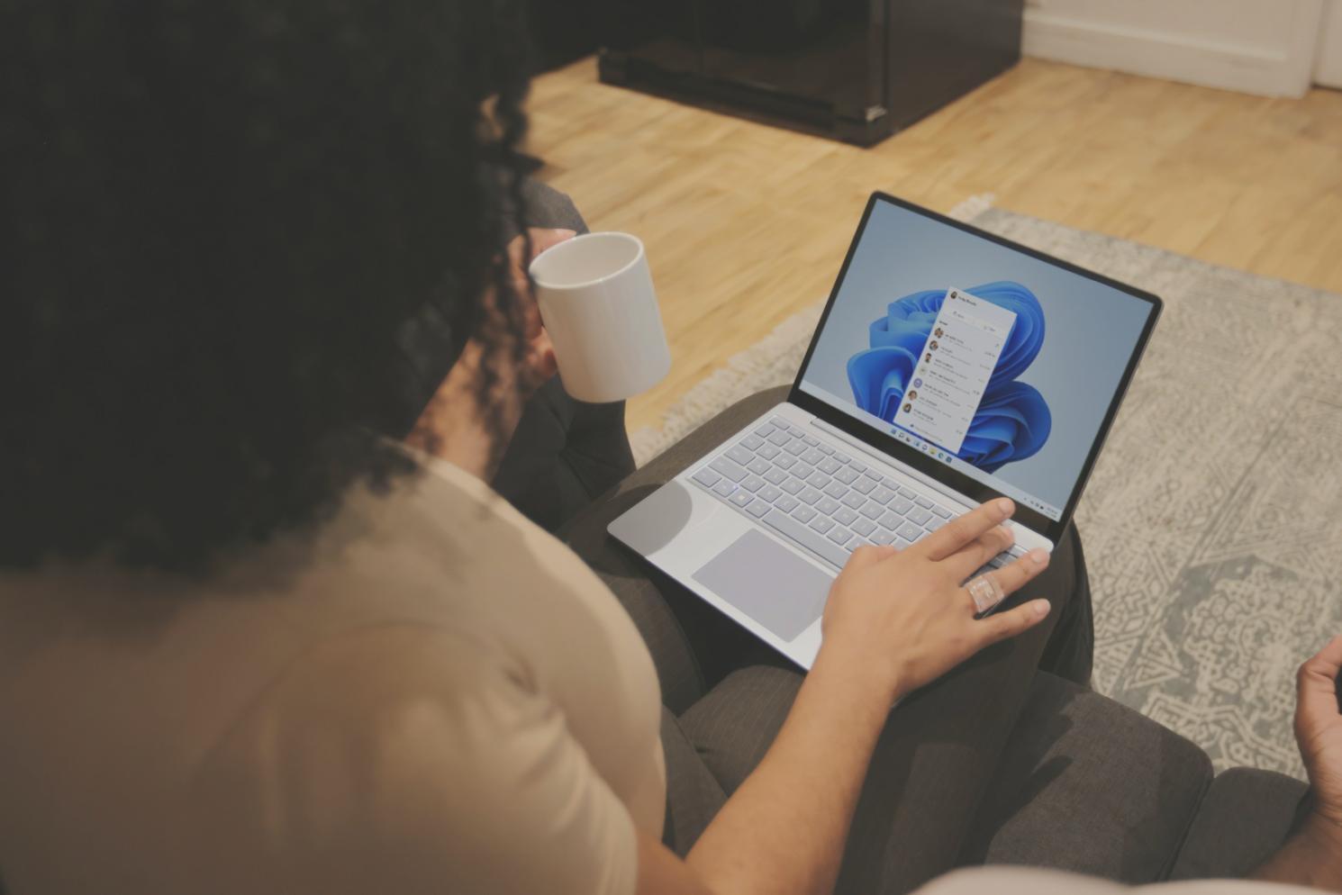 Familia planificando sus finanzas juntos